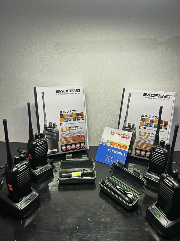 Combo 2 Cajas: 4 Walkie Talkies + 2 Linternas